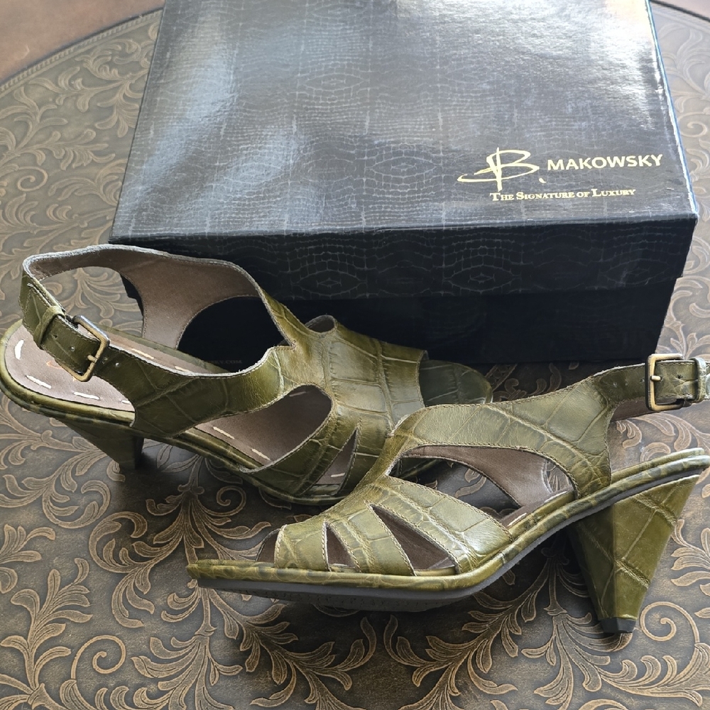 B MAKOWSKY Olive Green Croc Heeled Shoe NWT